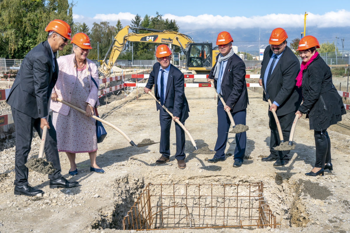 181004-1ere-pierre-route-de-contournement-05-1200x800 Yverdon-les-Bains. 04 octobre 2018. 1ère pierre de la route de contournement. Sandro Rosselet, Catherine Carp, Marc-André Burkhard, Jean-Daniel Carrard, Pierre Dessemontet et Valérie Jaggi Wepf ont posé la 1ère pièrre. © Gabriel Lado