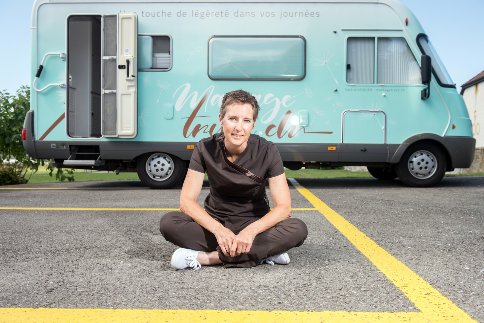 Valérie Jaquier et son massage Truck, Ependes, juillet 2020 Valérie Jaquier et son massage Truck, Ependes, juillet 2020